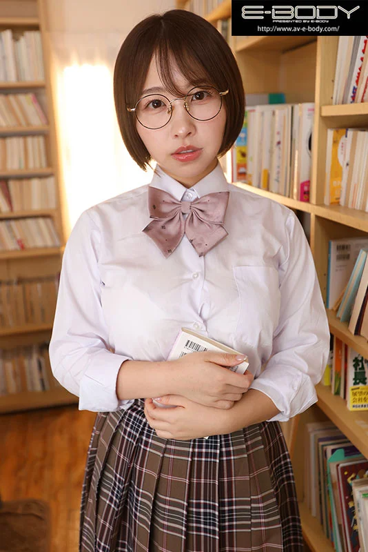 “……变态……你一直盯着我看什么……去死吧，人渣。”阴沉眼镜成年女学妹把我玩弄到臣服