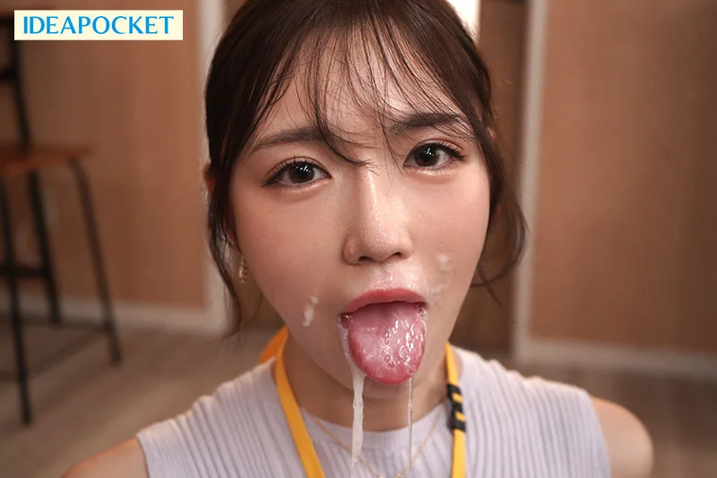 温柔成熟的可爱女上司，在办公室进行拉出唾丝的热烈舌吻性爱