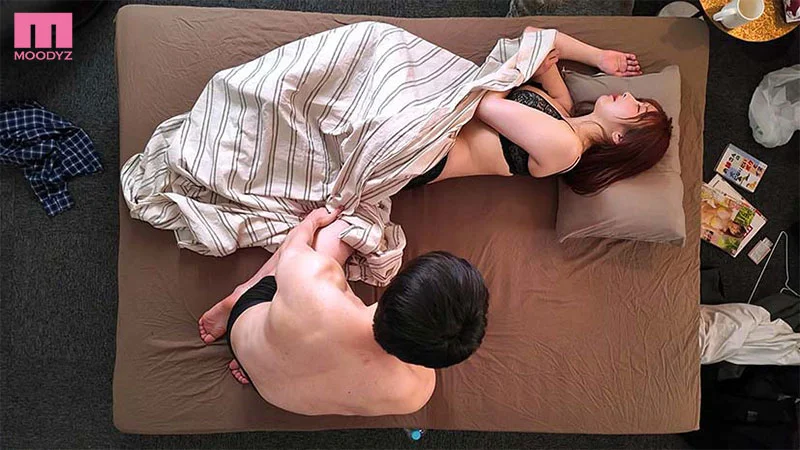 醉醒后，巨乳前辈竟穿着内衣躺在我的处男房里！嘴上嫌处男恶心，身体却被我的鸡巴爽到欲罢不能
