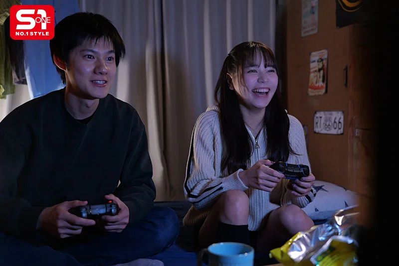 时间合适就一起打游戏、吃饭，顺着气氛偶尔也会做爱的女性朋友