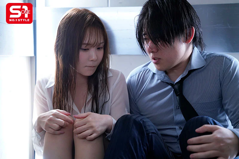 暴雨让电梯停电，我和湿透的冷艳美女上司被困密室，强行扑上去后竟变成疯狂互相索取的性爱